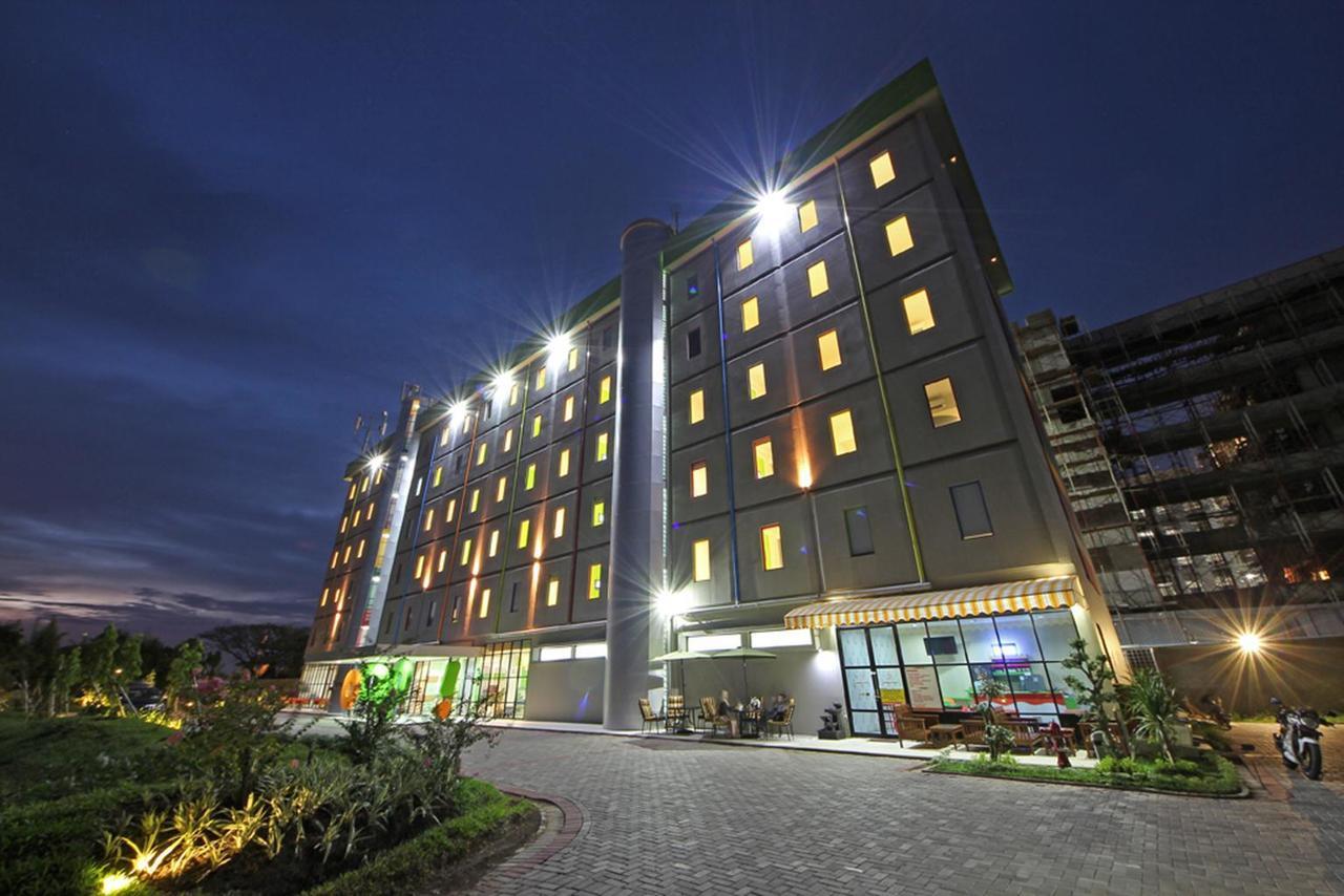Pop! Hotel Airport Jakarta Tangerang Buitenkant foto
