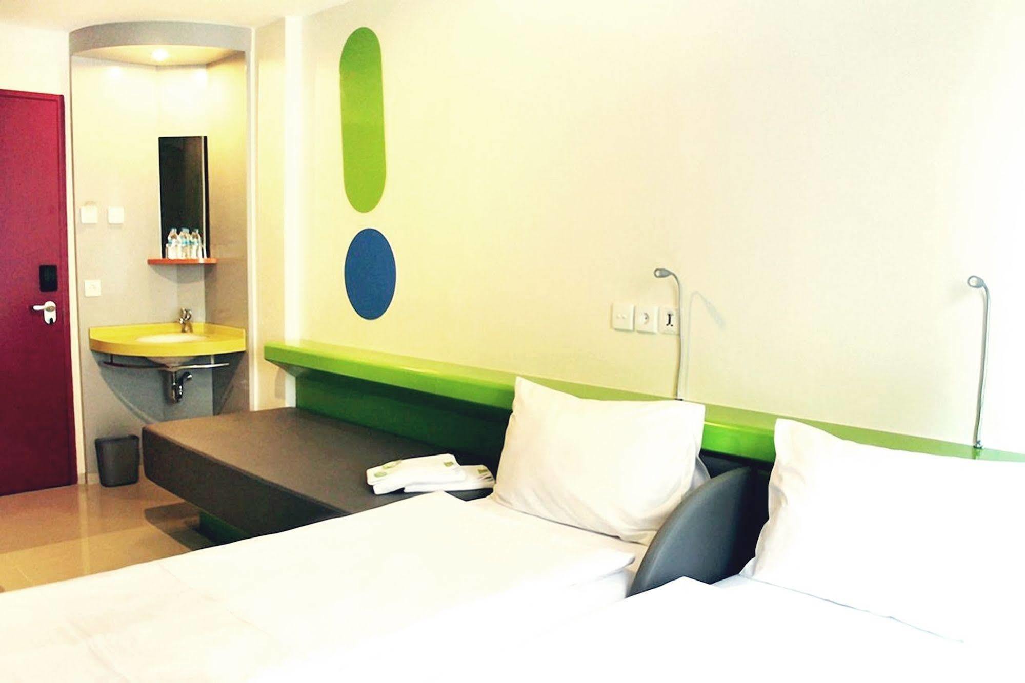 Pop! Hotel Airport Jakarta Tangerang Buitenkant foto
