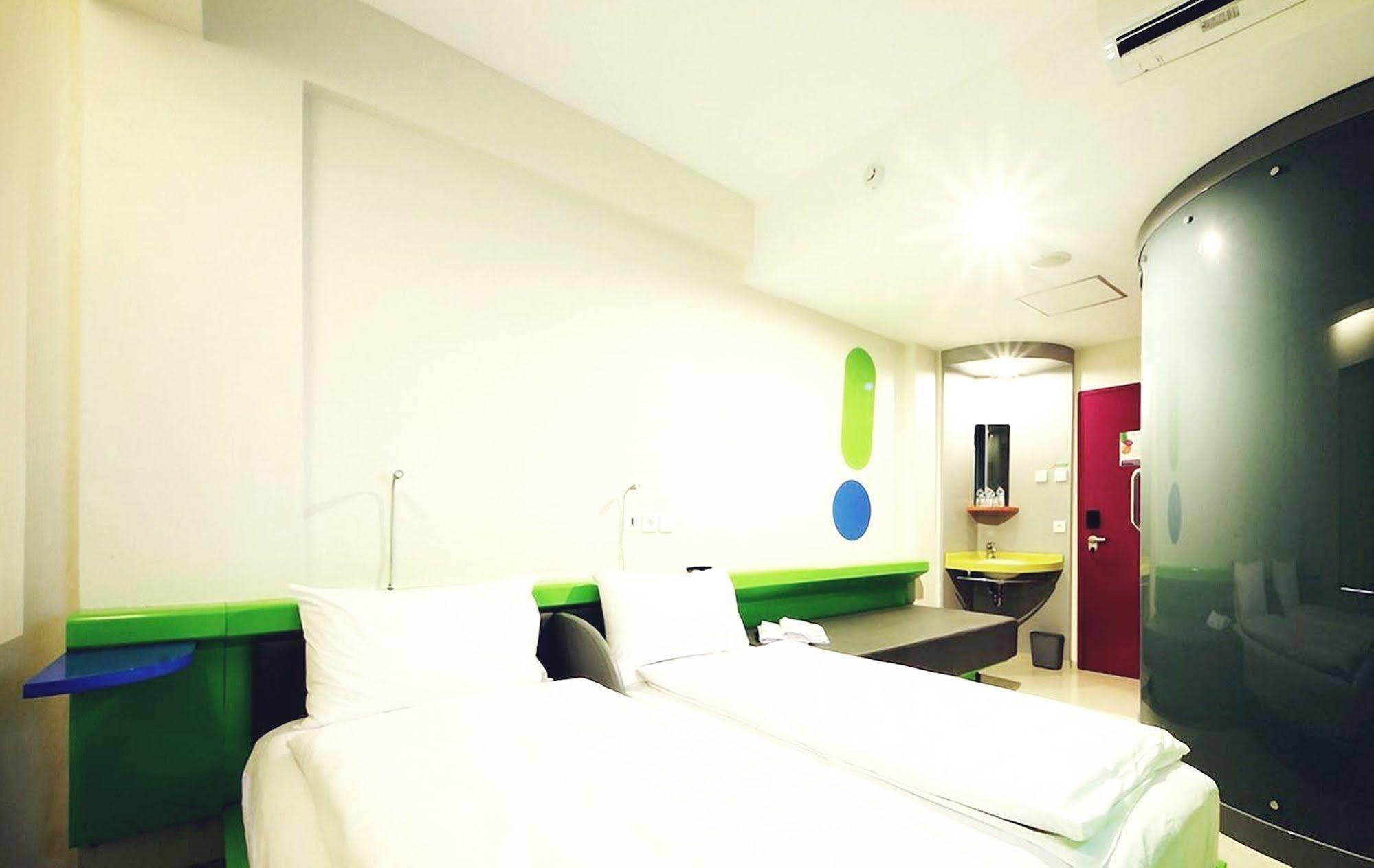 Pop! Hotel Airport Jakarta Tangerang Buitenkant foto