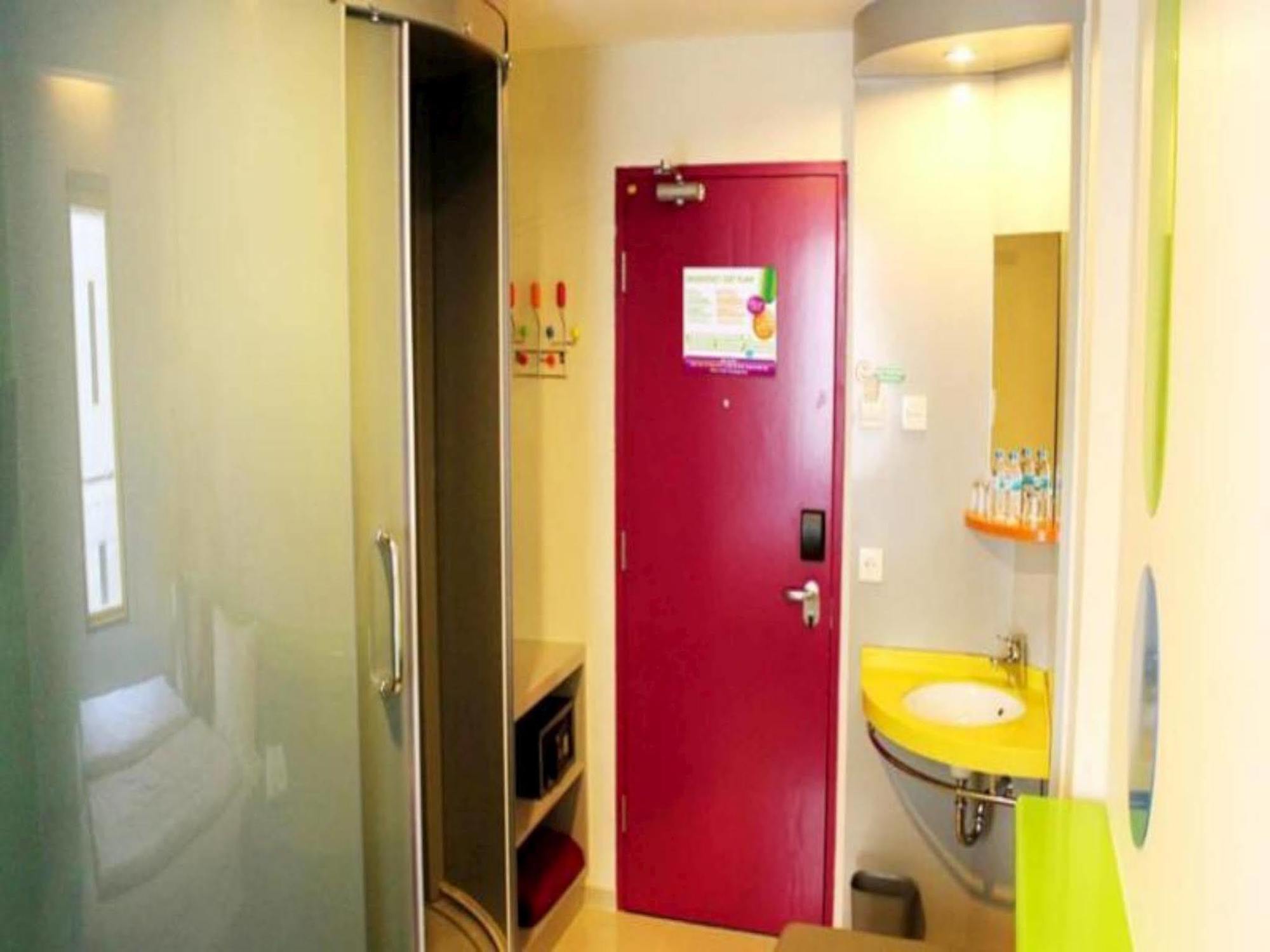 Pop! Hotel Airport Jakarta Tangerang Buitenkant foto